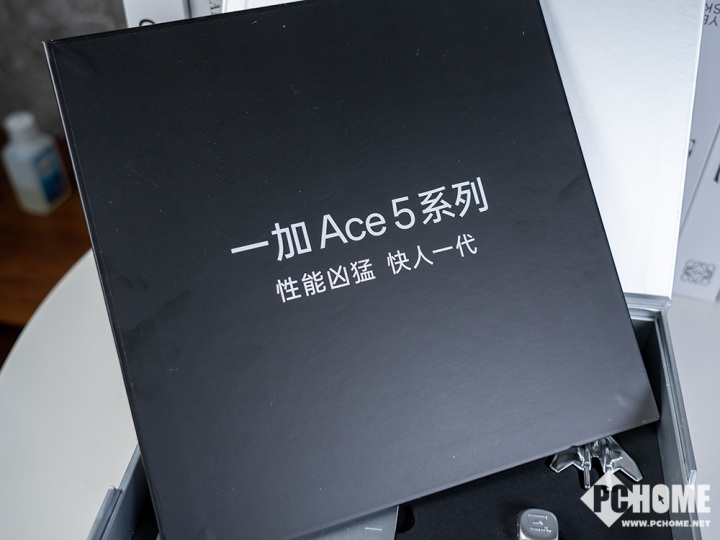 一加Ace 5系列下周见 飞行棋邀请函速度感满满